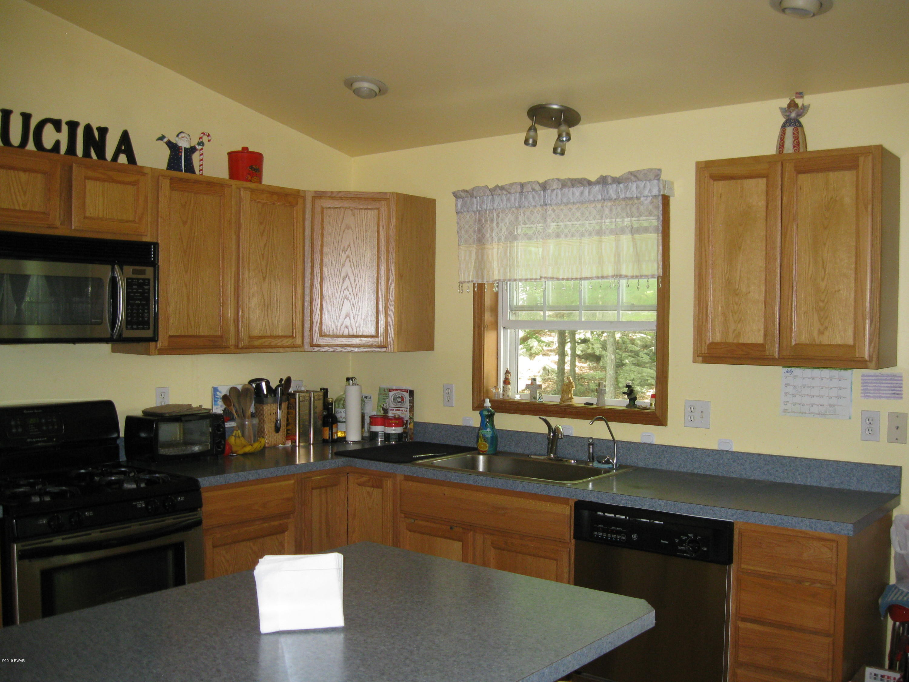 157 Gold Key Road Milford, PA 18337 - Photo 4 of 31 Modern Kitchen