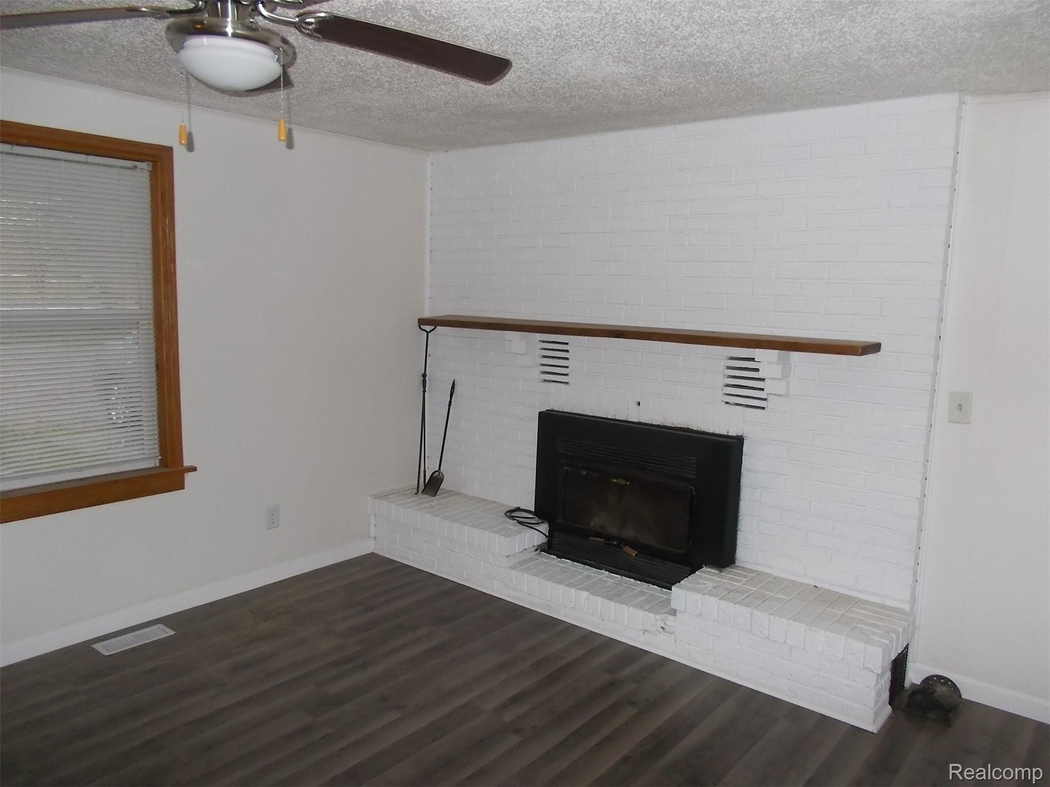 6820 Mertz Road Mayville, MI 48744 - Photo 2 of 19 DSCN3239.JPG