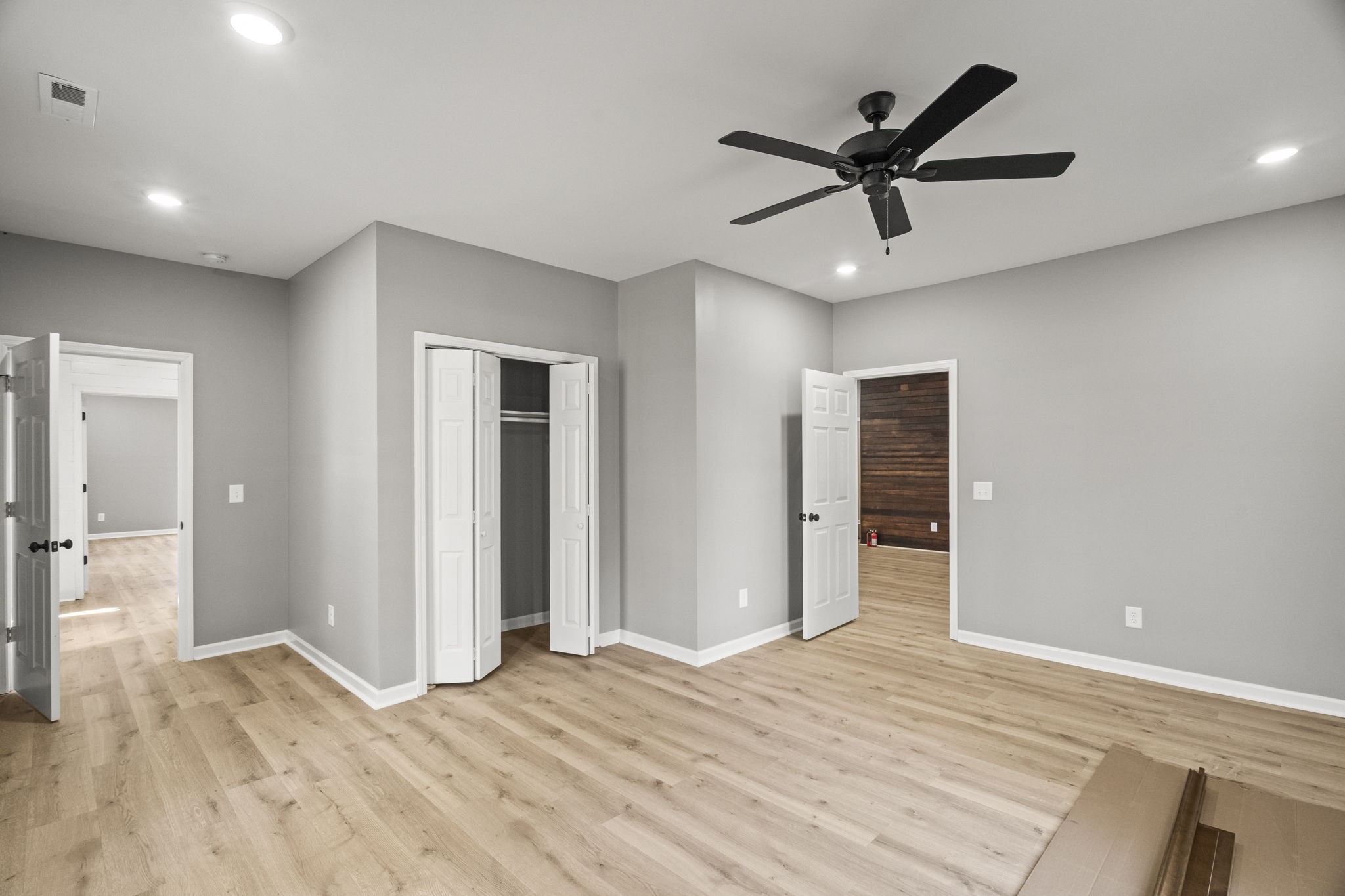 6081 Lakeview Road Springfield, TN 37172 - Photo 11 of 41 a view of a livingroom with a ceiling fan