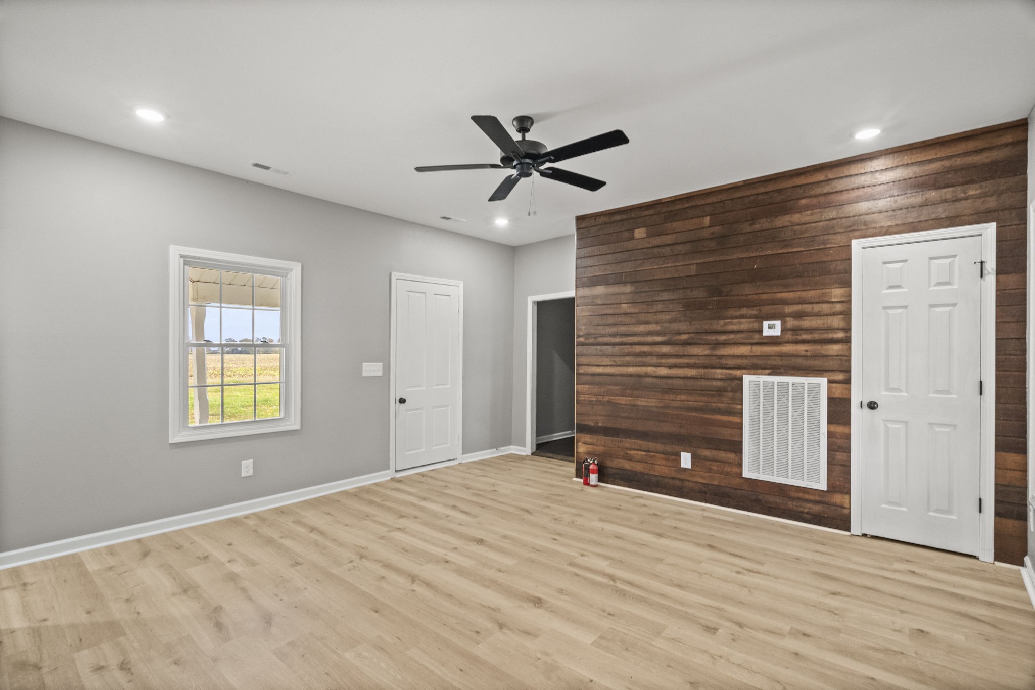6081 Lakeview Road Springfield, TN 37172 - Photo 12 of 41 a view of an empty room with a window