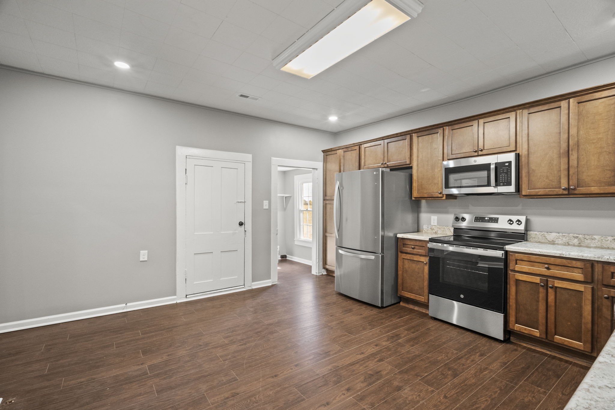 6081 Lakeview Road Springfield, TN 37172 - Photo 16 of 41 a kitchen with stainless steel appliances granite countertop a refrigerator stove and sink