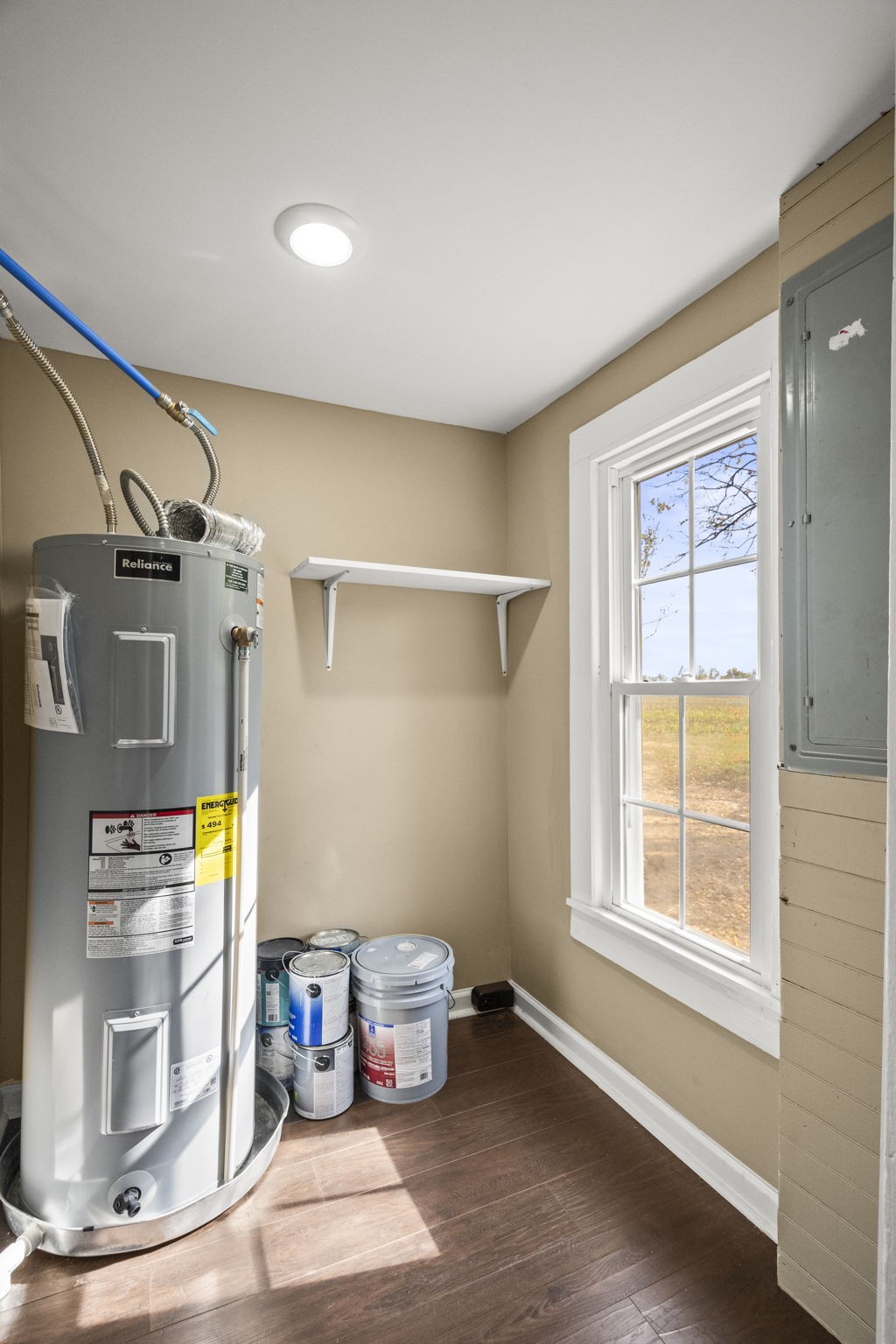 6081 Lakeview Road Springfield, TN 37172 - Photo 18 of 41 a view of room with window and wooden floor