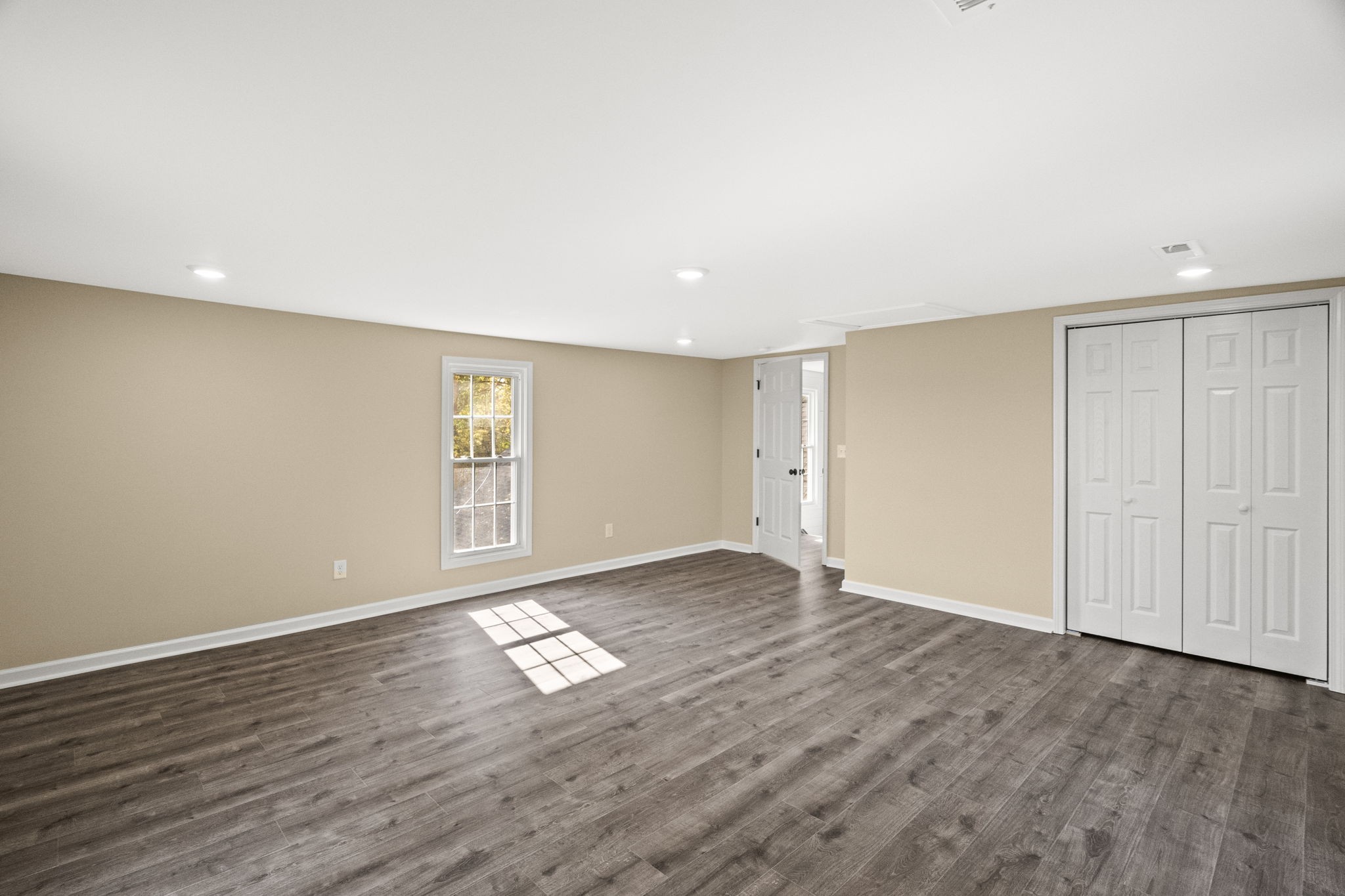 6081 Lakeview Road Springfield, TN 37172 - Photo 20 of 41 a view of empty room with wooden floor and fan