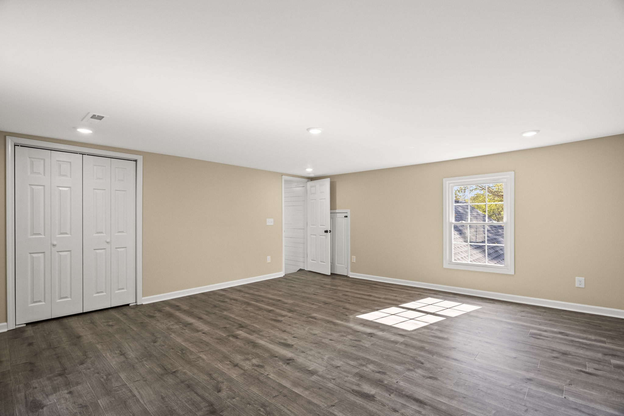 6081 Lakeview Road Springfield, TN 37172 - Photo 24 of 41 an empty room with wooden floor and windows