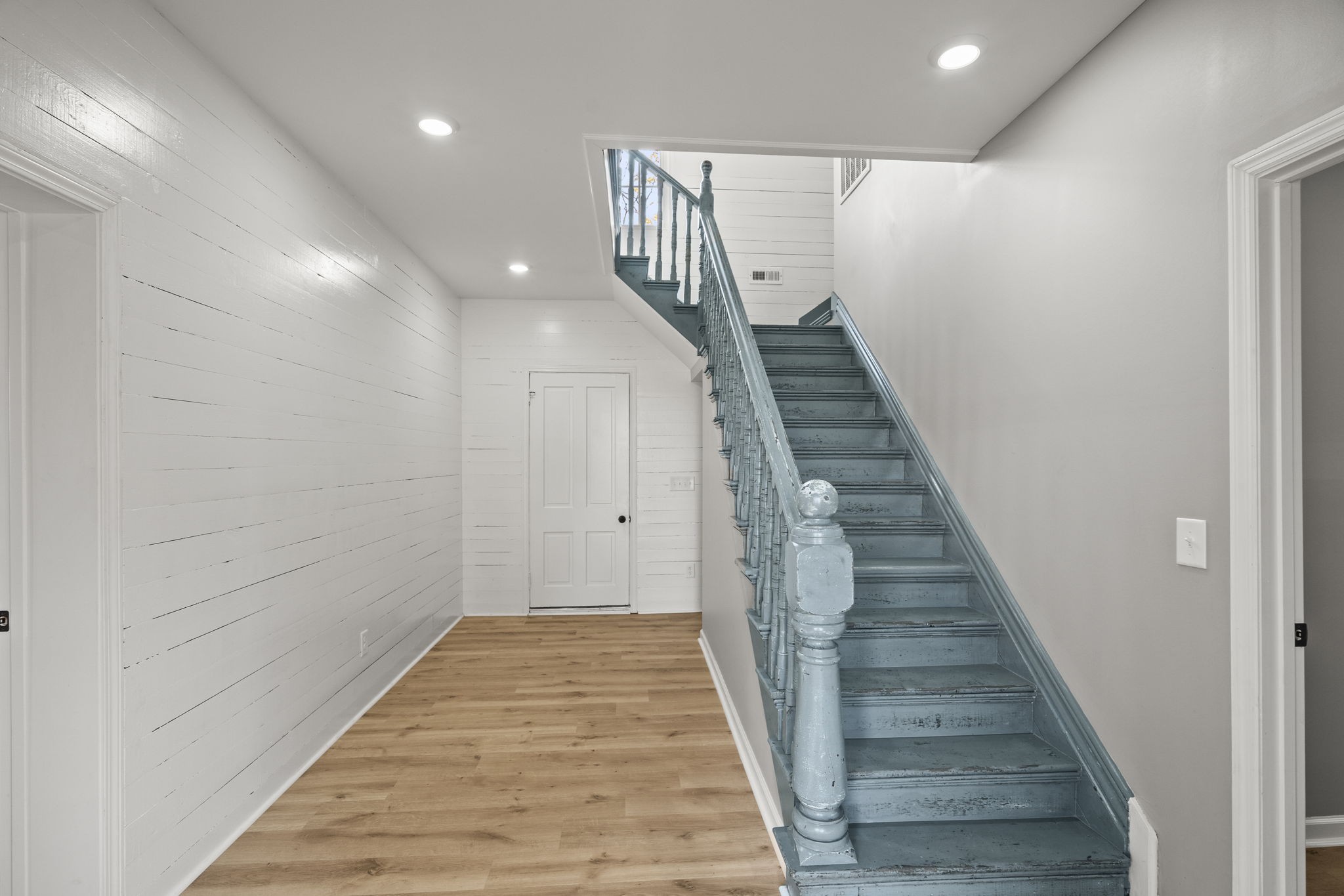 6081 Lakeview Road Springfield, TN 37172 - Photo 6 of 41 a view of a hallway with wooden floor and staircase