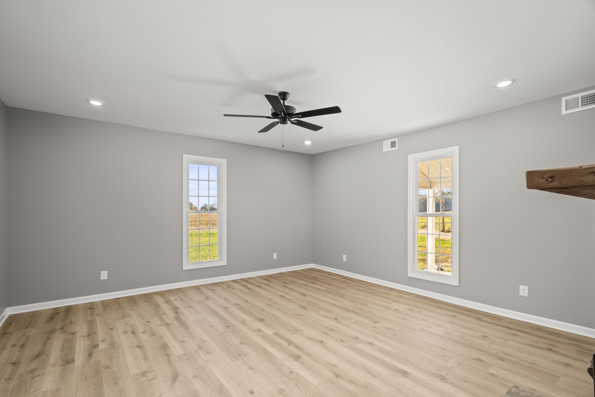 6081 Lakeview Road Springfield, TN 37172 - Photo 7 of 41 a view of an empty room with a window