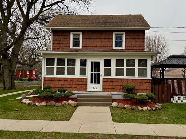 $174,900 | 224 East South Street, Franklin Grove, IL 61031