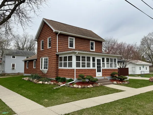 $174,900 | 224 East South Street, Franklin Grove, IL 61031