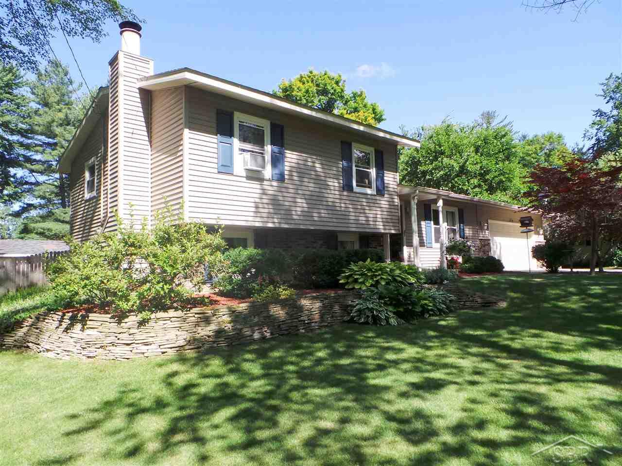 4216 Emerald Road Bridgeport, MI 48722 - Photo 2 of 22 31323814-1.JPG
