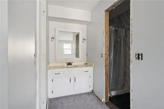 $350,000 | 9202 Greenway Lane, Lenexa, KS 66215