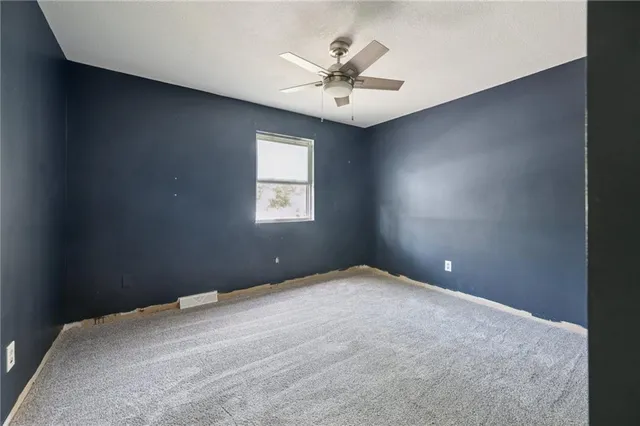 $350,000 | 9202 Greenway Lane, Lenexa, KS 66215