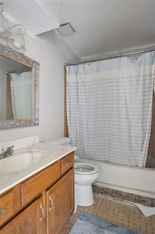 $350,000 | 9202 Greenway Lane, Lenexa, KS 66215