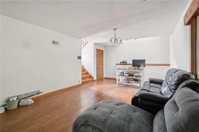 $350,000 | 9202 Greenway Lane, Lenexa, KS 66215