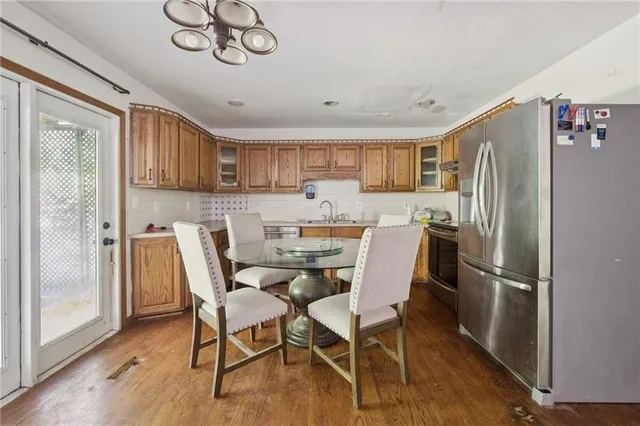 $350,000 | 9202 Greenway Lane, Lenexa, KS 66215