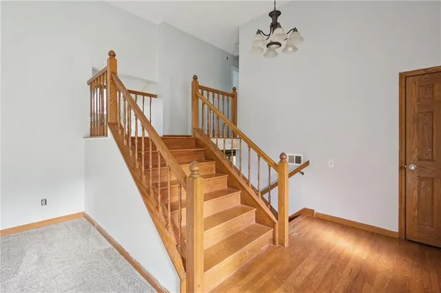 $350,000 | 9202 Greenway Lane, Lenexa, KS 66215