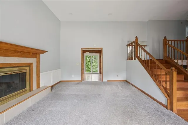 $350,000 | 9202 Greenway Lane, Lenexa, KS 66215