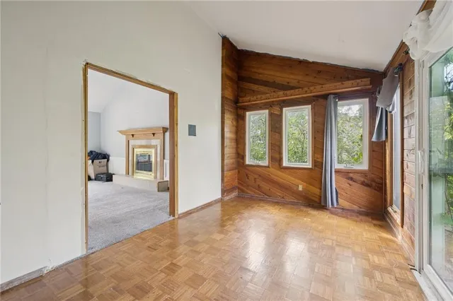 $350,000 | 9202 Greenway Lane, Lenexa, KS 66215