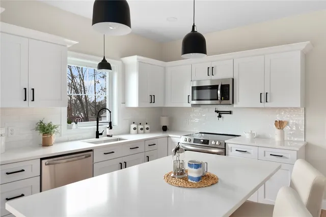 $699,900 | 44 Oldham Street, Warwick, RI 02886