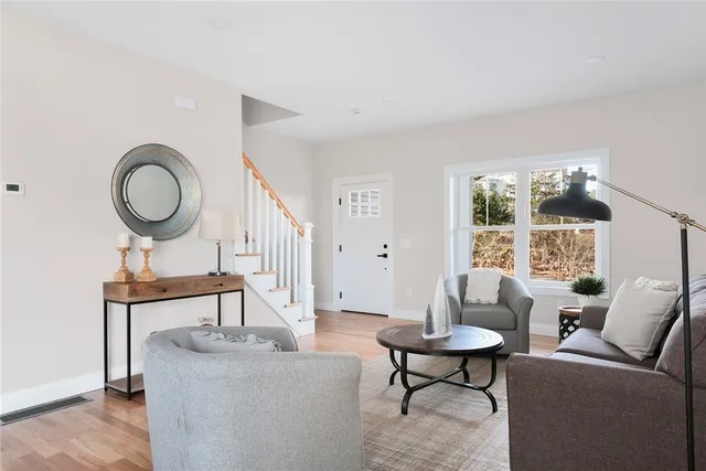 $699,900 | 44 Oldham Street, Warwick, RI 02886