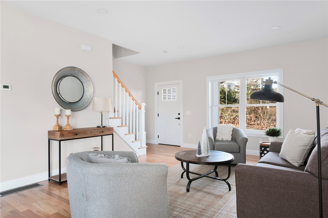 44 Oldham Street Warwick, RI 02886 - Photo 9 of 32