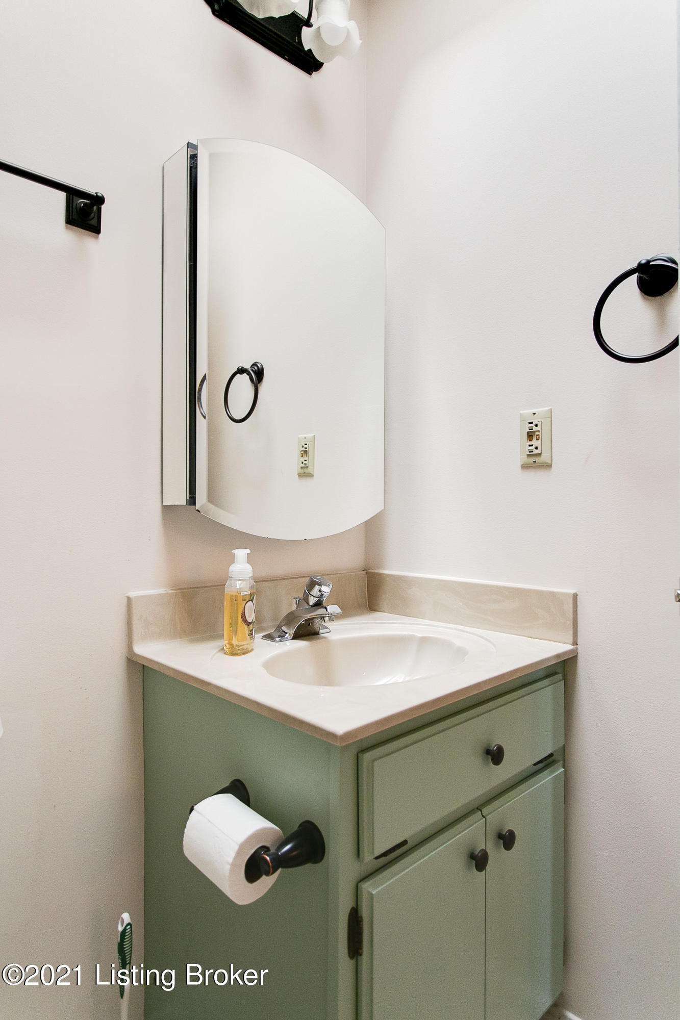 2511 Fordhaven Road Louisville, KY 40214 - Photo 22 of 32 2511 Fordhaven Rd-32
