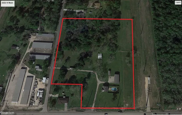 a view of a garden area and entertaining space