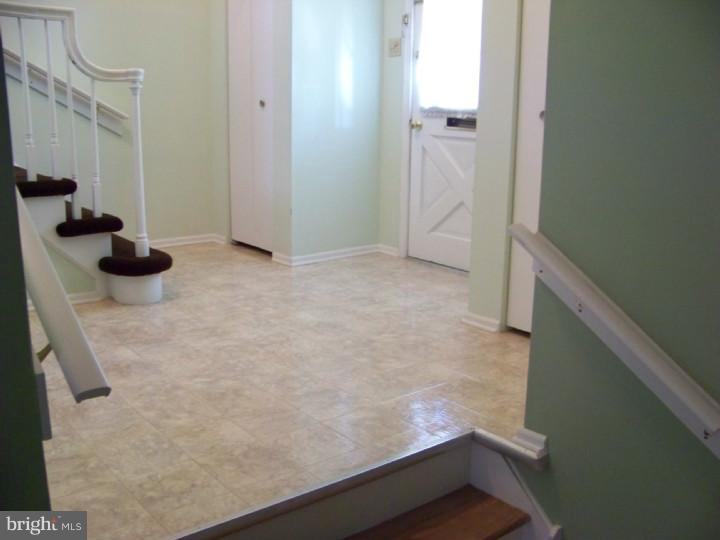 136 Hooton Road Mount Laurel, NJ 08054 - Photo 4 of 25 Foyer