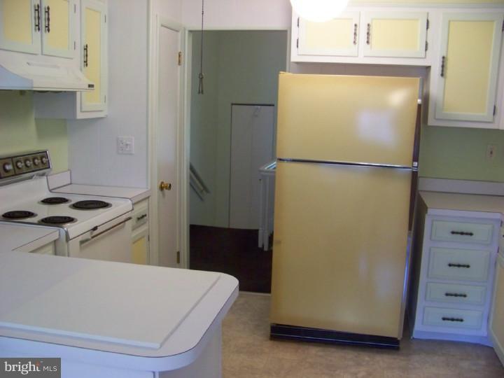 136 Hooton Road Mount Laurel, NJ 08054 - Photo 9 of 25 Kitchen