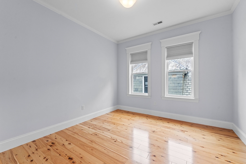 48 Jamaica Road, Unit 3 Brookline, MA 02445 - Photo 23 of 38 Gallery Image 23