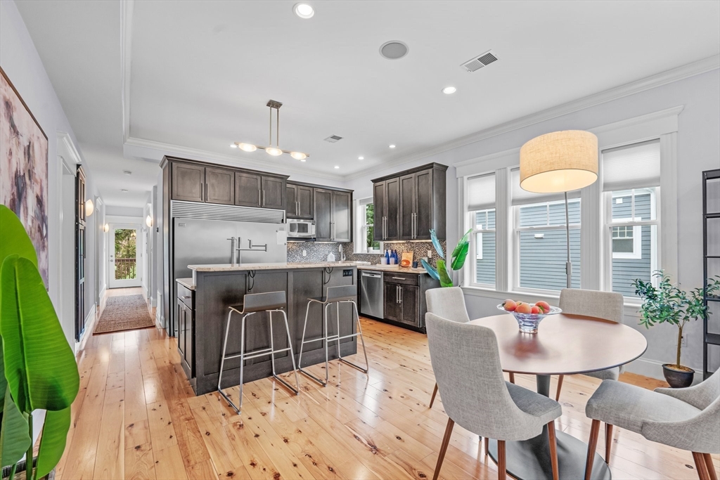 48 Jamaica Road, Unit 3 Brookline, MA 02445 - Photo 9 of 38 Gallery Image 9