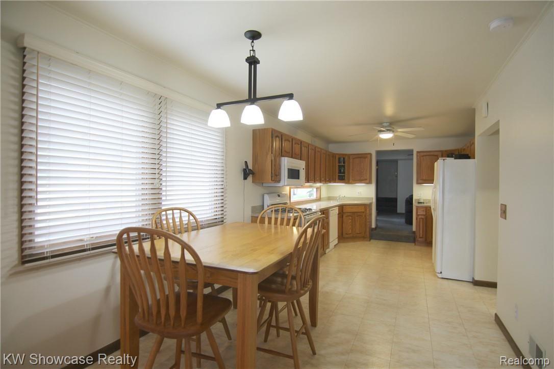 5762 Bullard Road Fenton, MI 48430 - Photo 17 of 34 jBullard Rd Kitchen.jpg