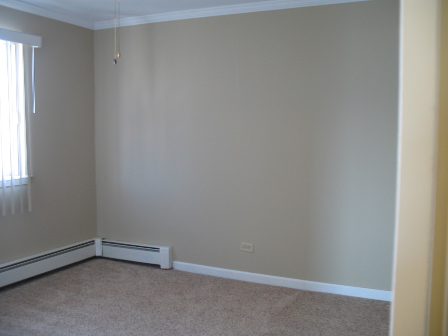 709 65th Street, Unit 5 Westmont, IL 60559 - Photo 12 of 15 a room that has a window in it
