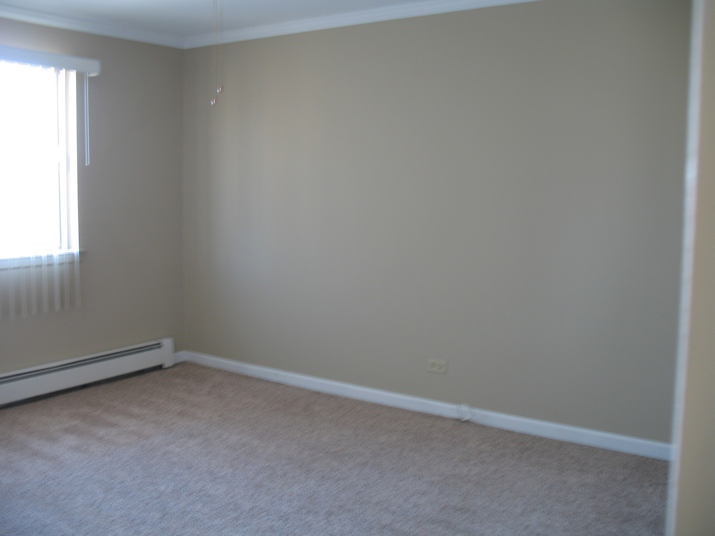 709 65th Street, Unit 5 Westmont, IL 60559 - Photo 10 of 15 an empty room with a window