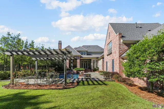 $1,750,000 | 17220 North Lakeway Avenue, Baton Rouge, LA 70810