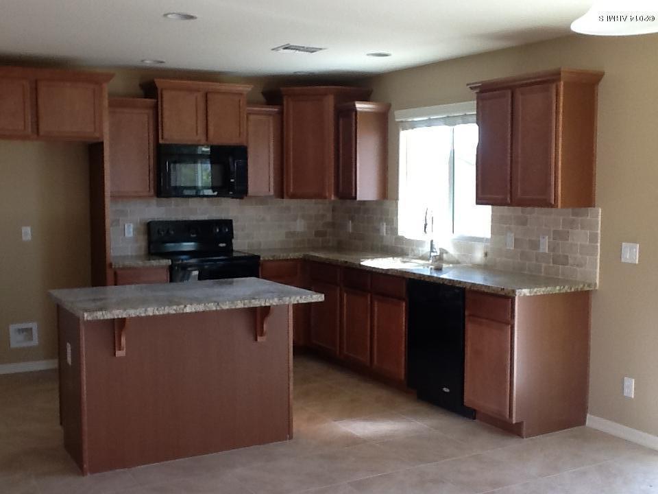 2742 West Pecan Road Phoenix, AZ 85041 - Photo 3 of 4 IMG_0090