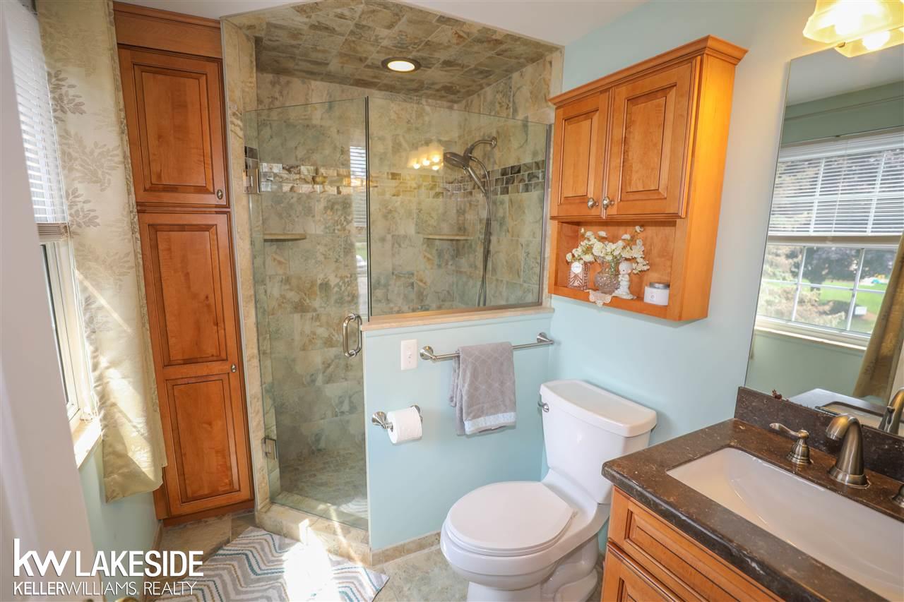 430 Sunlight Drive Rochester, MI 48309 - Photo 24 of 34 31388129-23.JPG