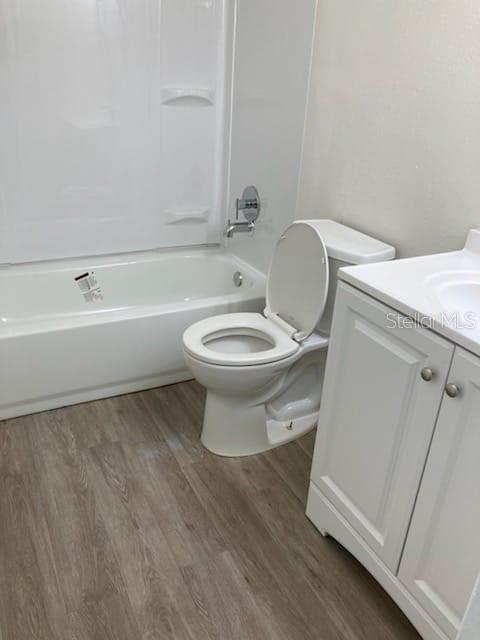 914 Lake Destiny Road, Unit H Altamonte Springs, FL 32714 - Photo 13 of 13 a bathroom with a toilet a sink and bathtub
