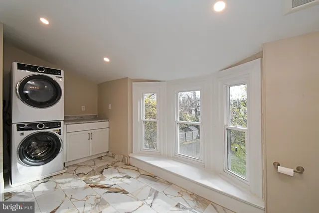 a view of a bedroom with washer and dryer