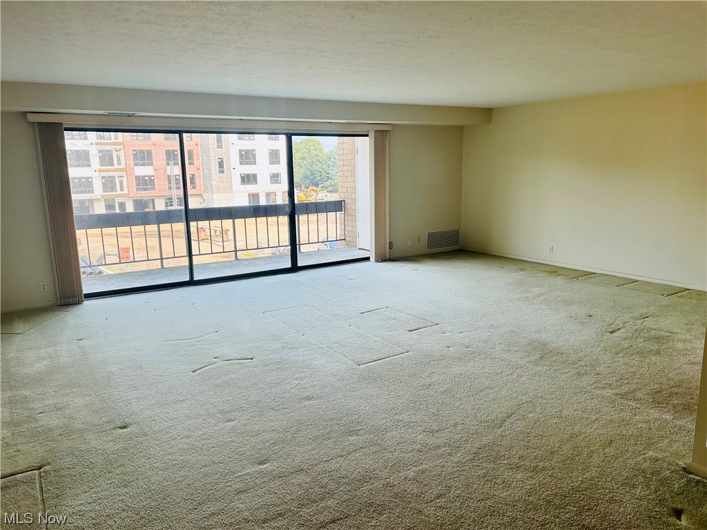 22555 Center Ridge Road, Unit 306 Rocky River, OH 44116 - Photo 3 of 25 Living Room