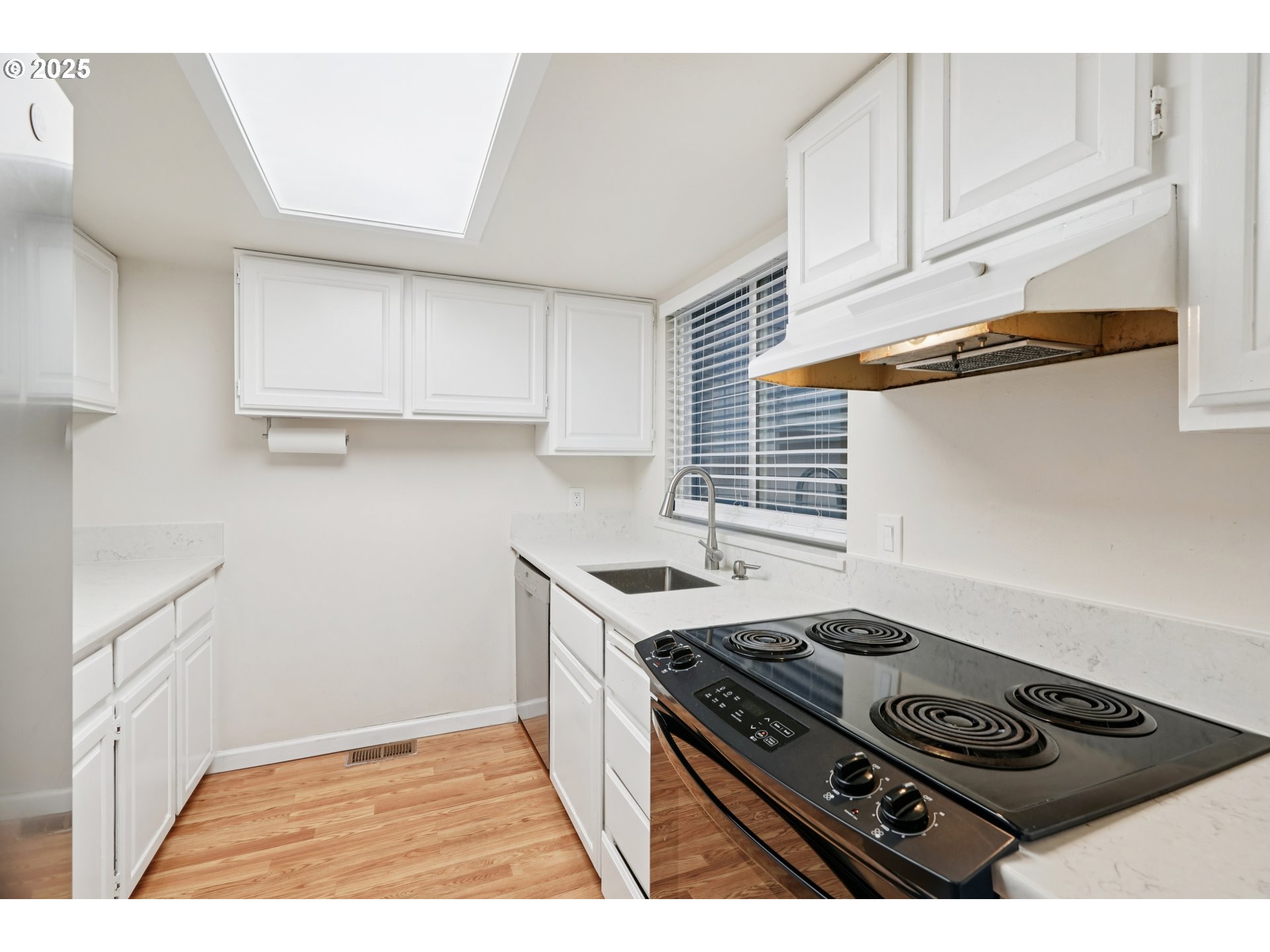 14678 Southwest 106th Avenue Tigard, OR 97224 - Photo 17 of 41 a kitchen with a stove and a microwave