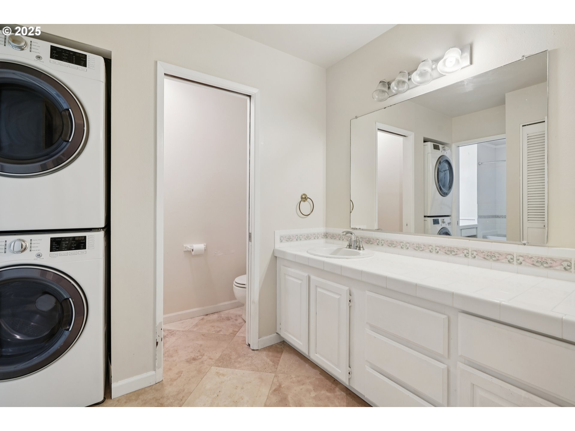 14678 Southwest 106th Avenue Tigard, OR 97224 - Photo 30 of 41 a bathroom with a sink and a mirror