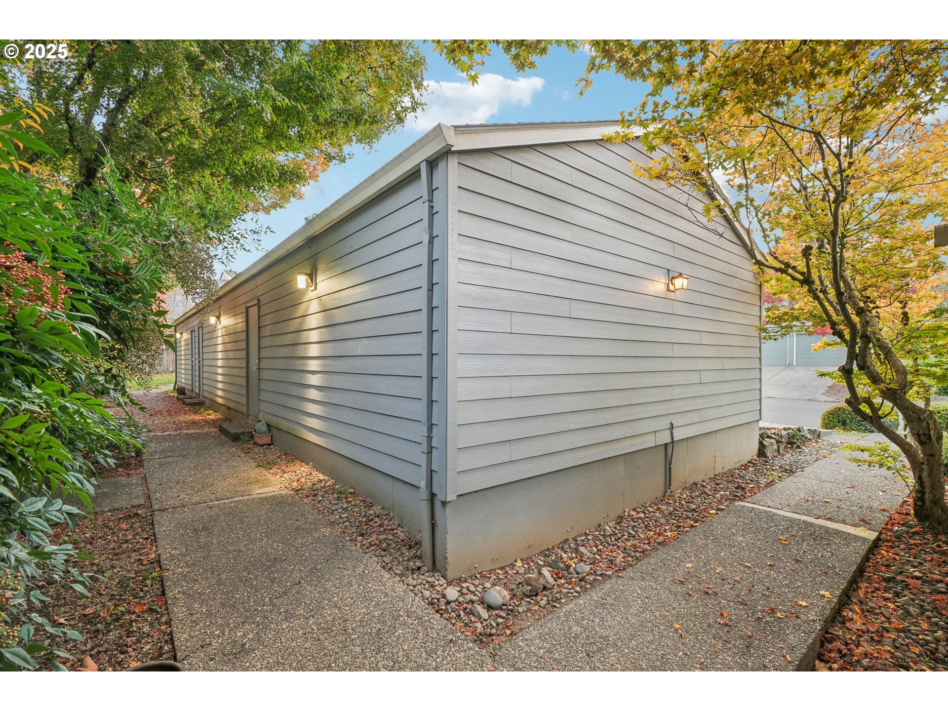 14678 Southwest 106th Avenue Tigard, OR 97224 - Photo 4 of 41 a view of a backyard with a large tree