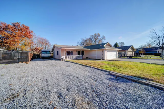 a house with swimming pool in front of it