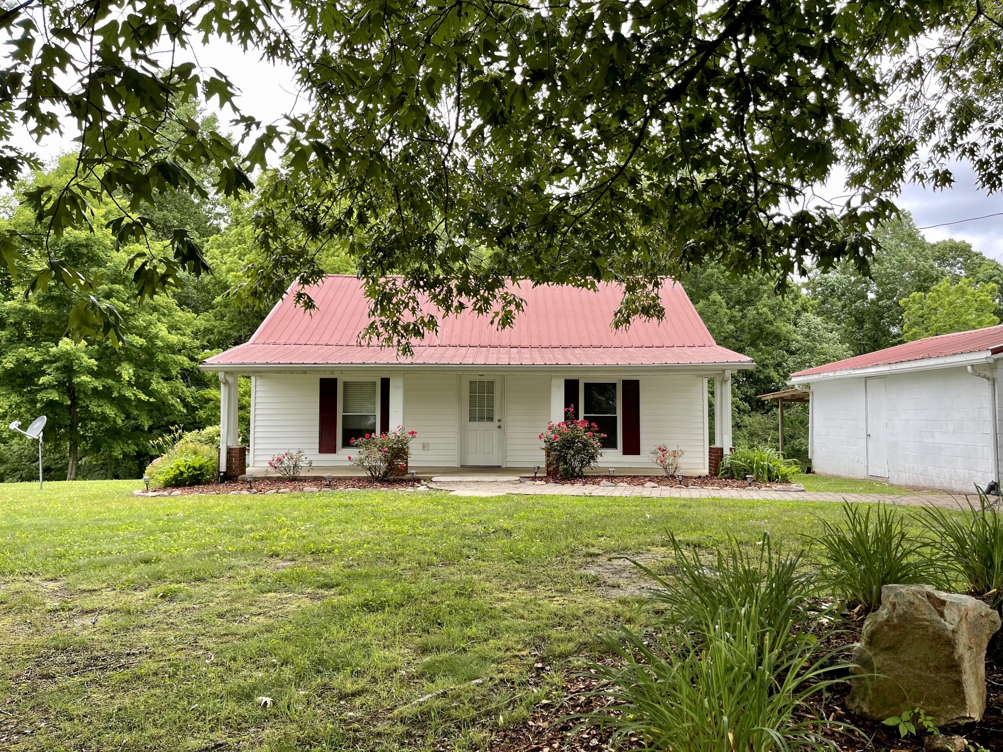 1051 Lewis Road Burns, TN 37029 - Photo 1 of 17 Gallery Image 1