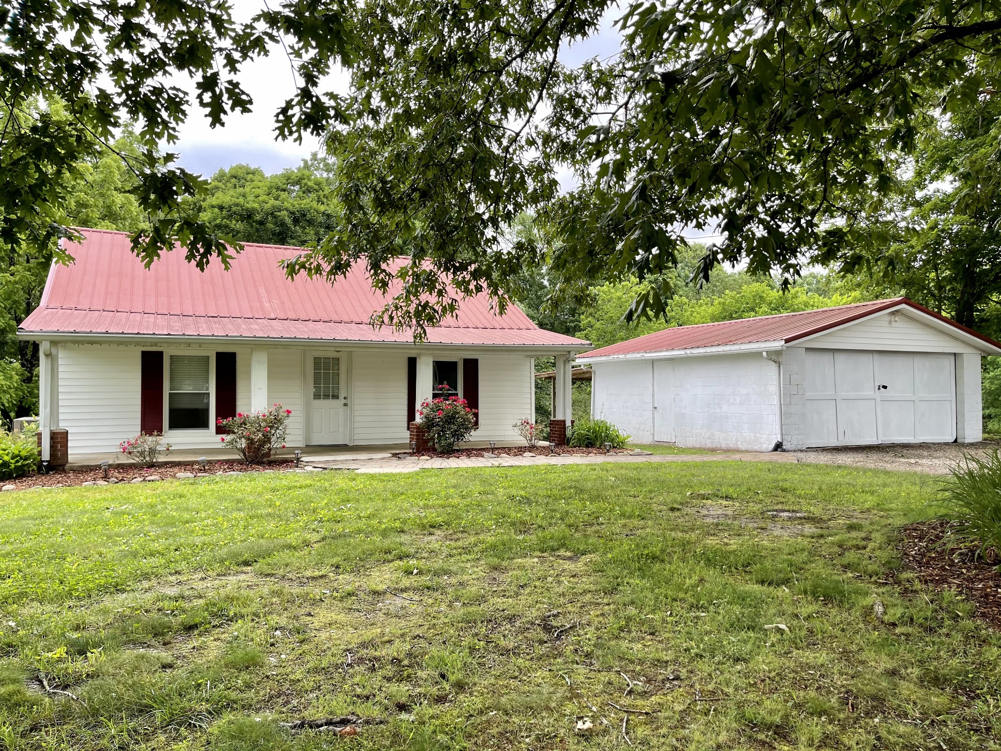 1051 Lewis Road Burns, TN 37029 - Photo 2 of 17 Gallery Image 2