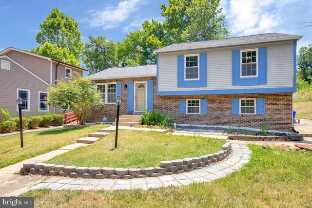 a view of a house with swimming pool and a yard
