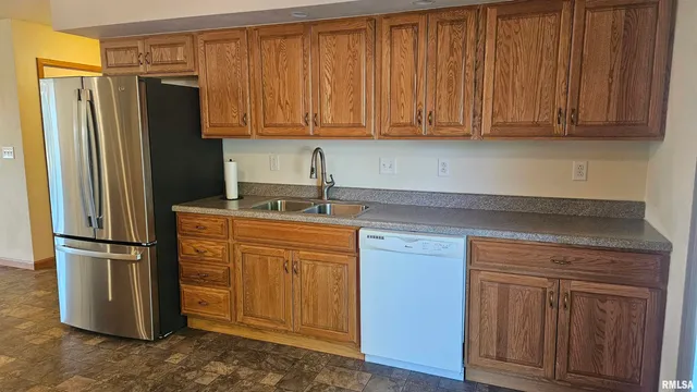 $220,000 | 1205 South Main Street, Lewistown, IL 61542