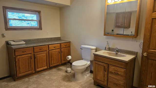 $220,000 | 1205 South Main Street, Lewistown, IL 61542