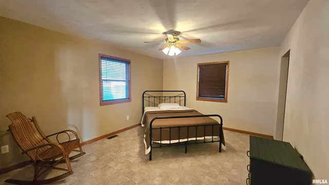 $220,000 | 1205 South Main Street, Lewistown, IL 61542