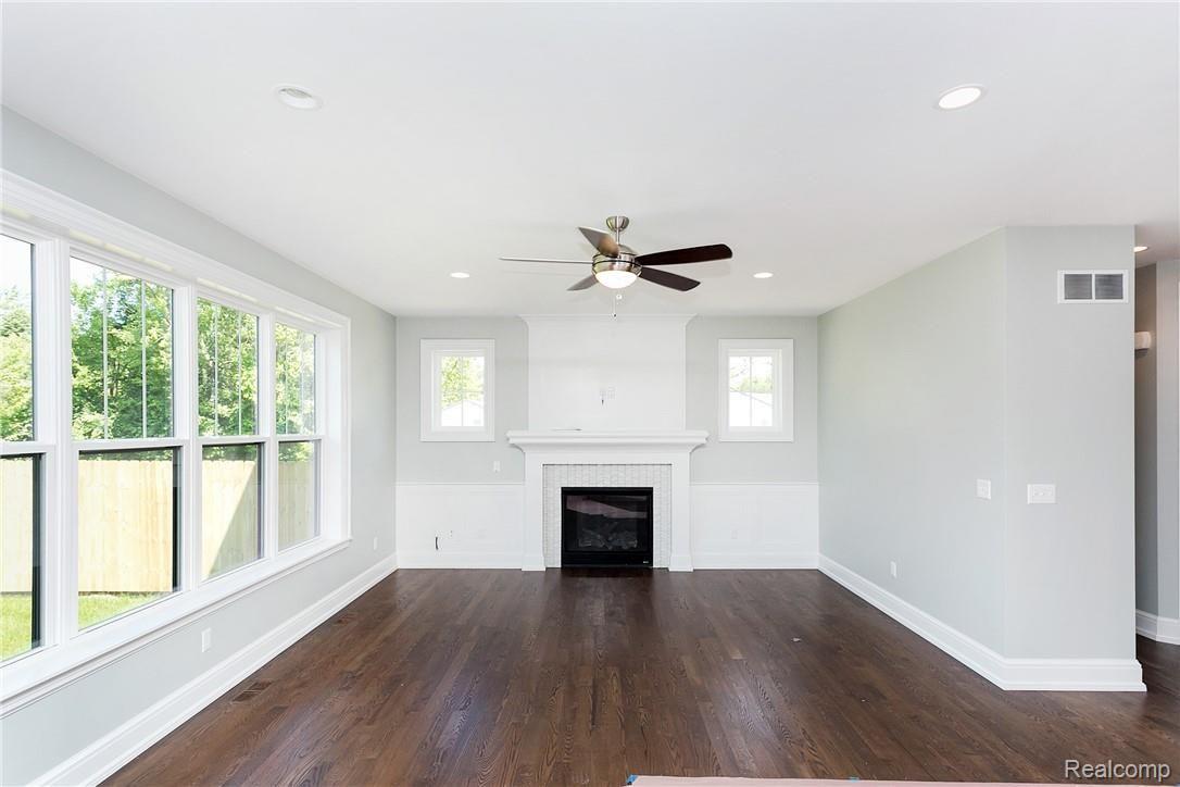 4102 Devon Road Royal Oak, MI 48073 - Photo 8 of 33 Linwood-8.jpg